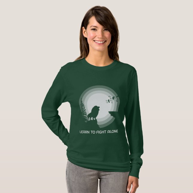 Camiseta Aprende a Luchar Solo – León Bajo Luz de Luna (Anverso completo)