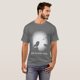 Camiseta Aprende a Luchar Solo – León Bajo Luz de Luna