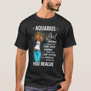 Camiseta Aquarius Chica Sabe Más De Lo Que Dice Para Black 
