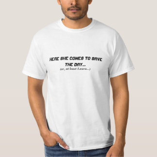 Camiseta Aquí ella viene ahorrar el día…, (o, en los