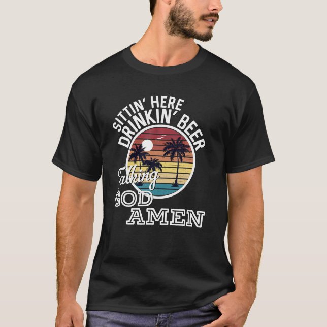 Camiseta Aquí estamos bebiendo cerveza hablando de Dios Amé (Anverso)