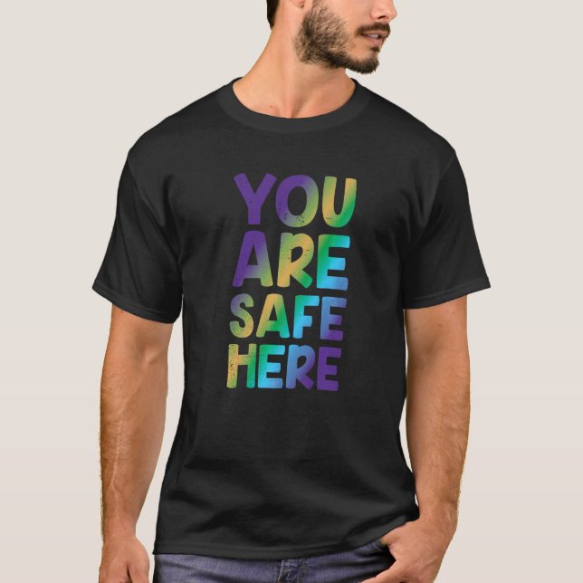 Camiseta Aquí Estás A Salvo El Orgullo Arcoiris Lgbtq Gay T (Anverso)