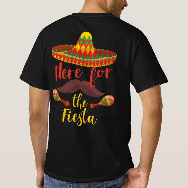 Camiseta Aquí por la Fiesta - Cinco De Drinko (Reverso)