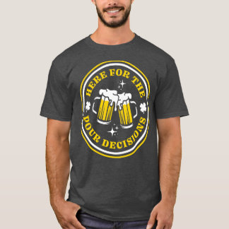 Camiseta Aquí por las decisiones de derramamiento divertido