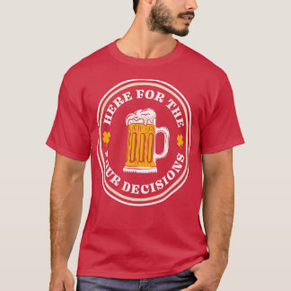 Camiseta Aquí por las decisiones de derrame Día de San Patr