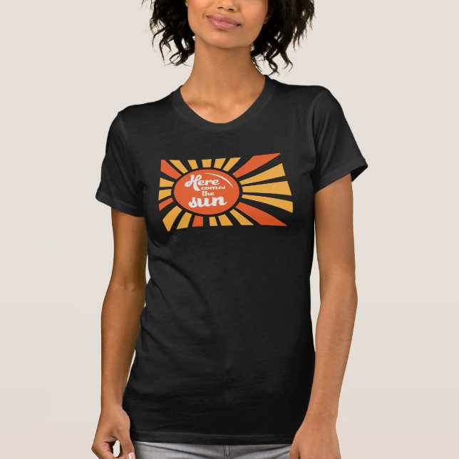 Camiseta Aquí viene el sol (Anverso)