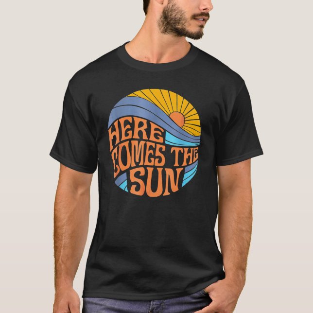 Camiseta Aquí Viene El Sol Sixties Surf Summer Beach (Anverso)