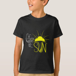 Camiseta Aquí viene el sol Vacaciones de verano Diseño sole