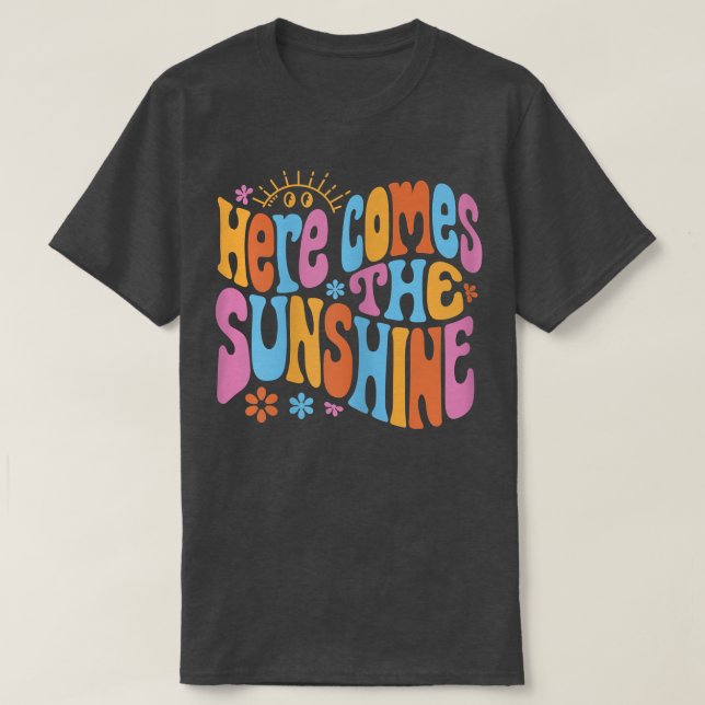Camiseta Aquí Viene La Diversión Del Sol Feliz Verano T-Shi (Diseño del anverso)