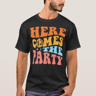 Camiseta Aquí viene la novia de la fiesta de la dama de hon