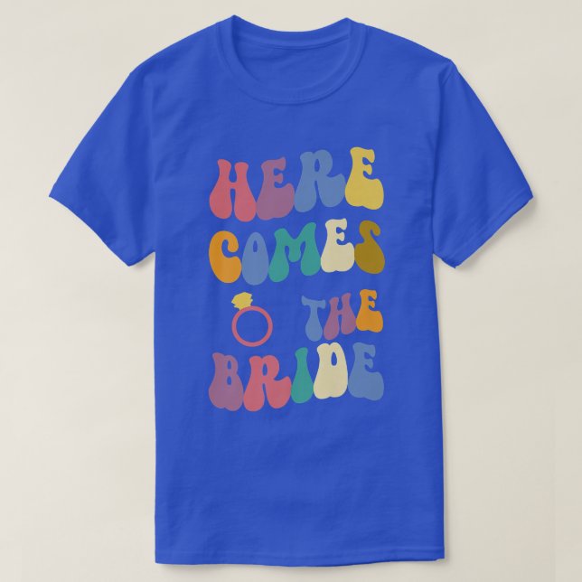 Camiseta Aquí viene la novia Retro Ring Fiesta de soltera (Diseño del anverso)