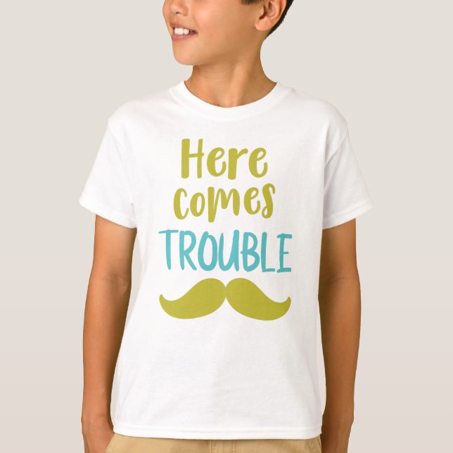 Camiseta Aquí vienen problemas, bigote, bigote (Anverso)