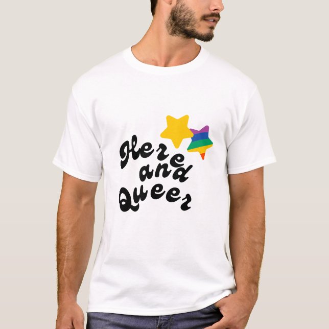 Camiseta Aquí y Queer | Orgullo | Unisex Tee (Anverso)