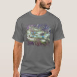 Camiseta ** AR23 Monet Lily Pads Pond Resumen clásico<br><div class="desc">Lilias de nenúfares en un estanque pintadas de GRIS OSCURO en el MEN de CORTA MANGA Clásica. El Monet Lilies / Lotus son de color turquesa. Elegante y Enérgicamente Mejorado Diseño de Vintage Feminiano Romántico Ephemera Floral Artístico Único Creativo Moderno y Romántico. (BUSCAR AR23 para diseños similares) El es un...</div>