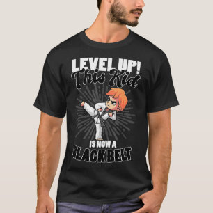Camiseta Ar. marcial japonés con el cinturón negro de karat
