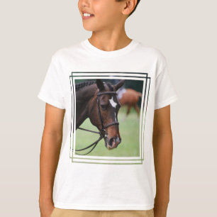 Camiseta árabe linda de la juventud del caballo