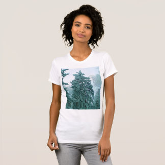 Camiseta Árbol de abeto navidad con nieve