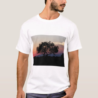 Camiseta Árbol de Marula del africano en la puesta del sol