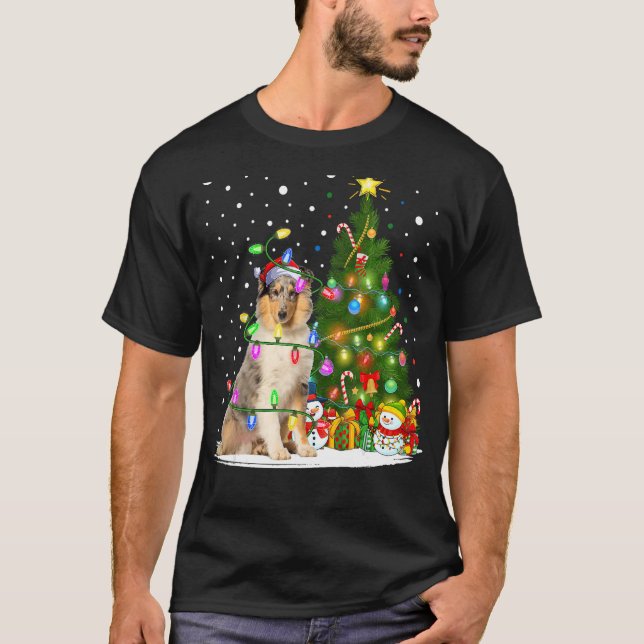 Camiseta Árbol de Navidad iluminando Santa Rough Collie Dog (Anverso)