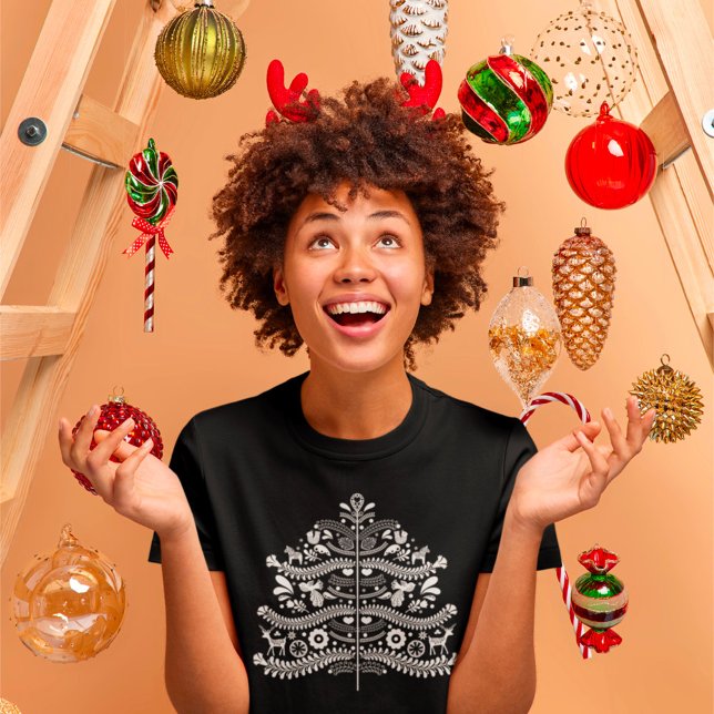 Camiseta Árbol de Navidad Nórdico de Arte Popular Escandina (Subido por el creador)