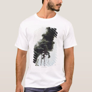 Camiseta Árbol y vides elevados en selva