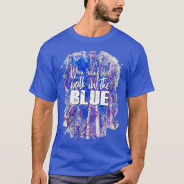 Camiseta Árboles blancos iluminan cielo azul en acuarela en