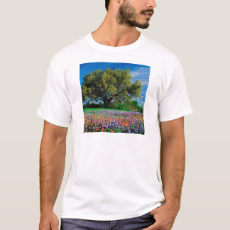 Camiseta Árboles Live Oak entre los Bluebonnets de Tejas