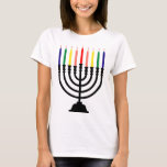 Camiseta Arco iris Menorah de Chanukah<br><div class="desc">Características del este diseño que un chanukiah (menorah de Jánuca) llenó de un arco iris de velas. ¡Deseándole un Chanukah llenado de la luz!</div>