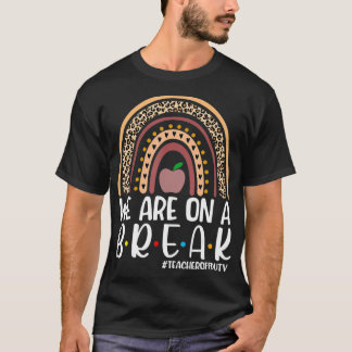 Camiseta Arcoiris Estamos En Un Verano De Descanso Del Prof