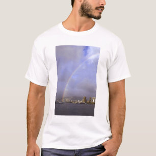 Camiseta Arcoíris sobre Honolulu, Hawái, EE. UU.