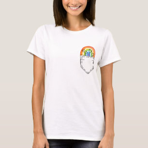 Camiseta Arcoiris y corazones en bolsillo impreso