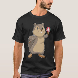 Camiseta ardilla en el póquer con fichas de póquer