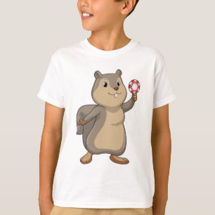 Camiseta ardilla en el póquer con fichas de póquer