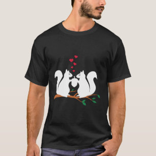 Camiseta Ardillas Enamoradas Compartiendo Un Corazón Rojo D