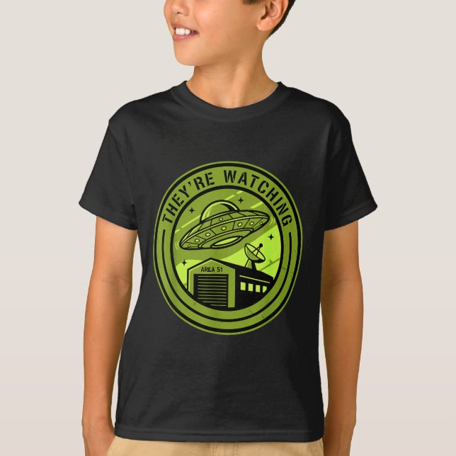 Camiseta Area 51 They're Watching Alien Believer Batch Ufo  (Anverso)
