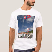área histórica del puerto de Bergen con banderas