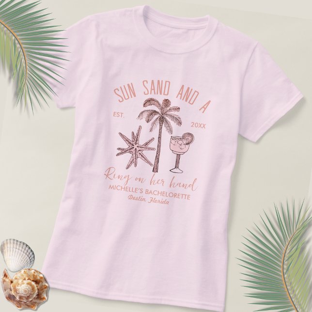 Camiseta Arena Solar Y Un Anillo En Su Mano De Noviaria (Subido por el creador)