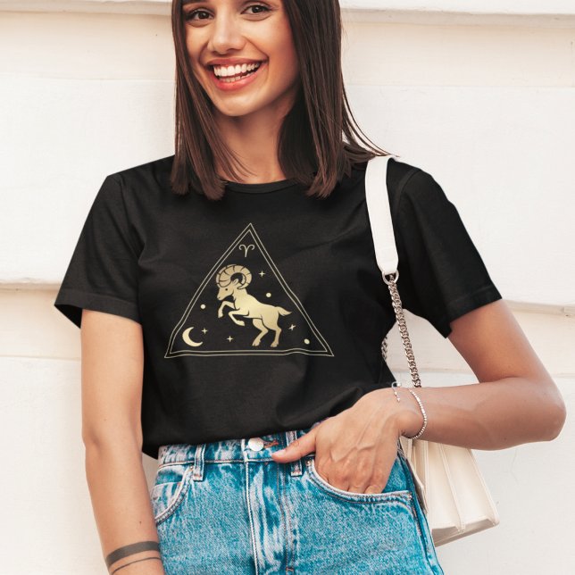 Camiseta Aries Zodiac Rótulo elemento de fuego en oro (Subido por el creador)