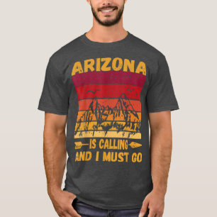 Camiseta Arizona Está Llamando Y Debo Ir A Las Montañas Vin