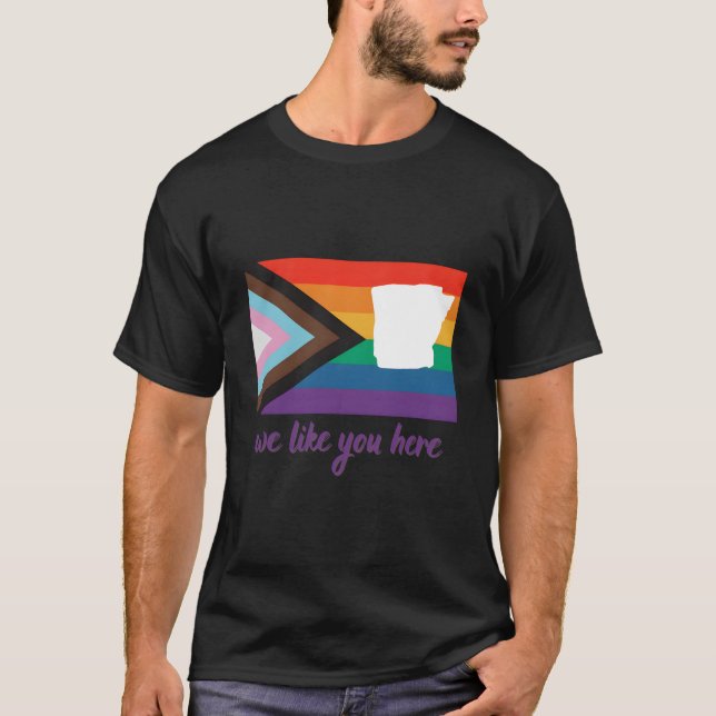 Camiseta Arkansas- We Like You Here- Progress Pride Flag (Anverso)