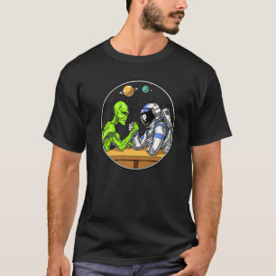 Camiseta Arma astronauta espacial lucha contra ciencia ficc