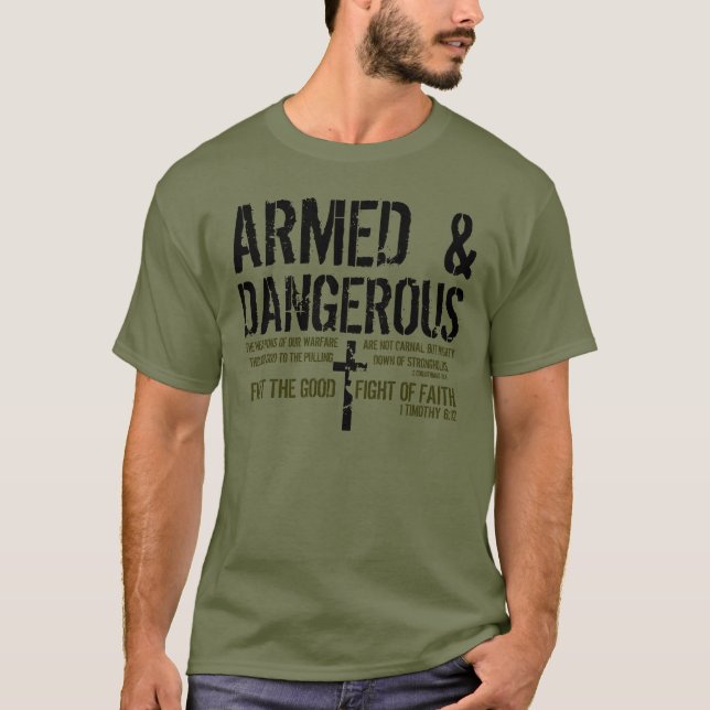 Camiseta armada y peligrosa del verso de la biblia (Anverso)