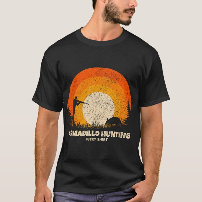 Camiseta Armadillo Hunter Lucky Charm Armadillo Caza (Anverso)