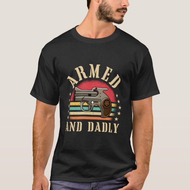 Camiseta Armed And Dadly Deadly Father Dad Humor (Anverso)