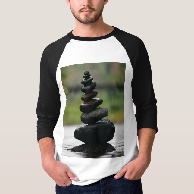 Camiseta "Armonía fluida: El arte de la piedra balanceándos (Anverso)