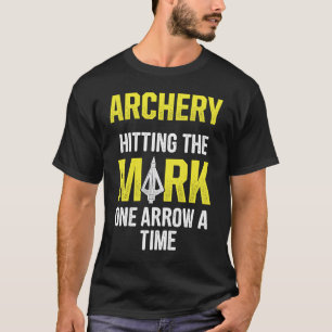 Camiseta Arquetería golpeando la marca una flecha a la vez