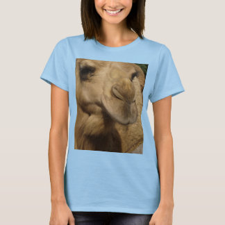 Camiseta Arriba cerrada y personal con un camello