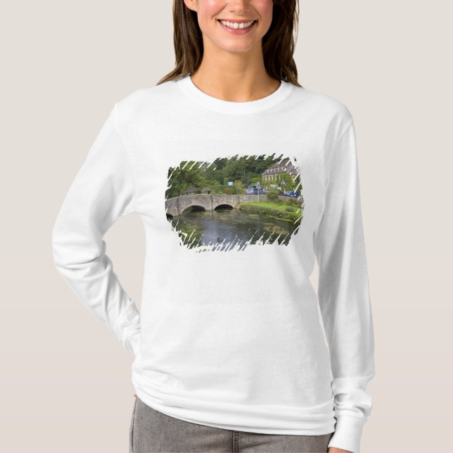 Camiseta Arroyo de truchas en la aldea de Bibury, (Anverso)