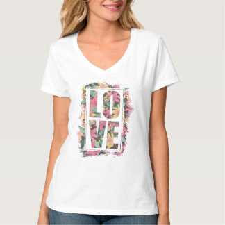 Camiseta art with the phrase love flowers