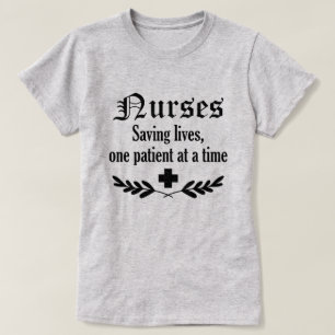Camiseta Arte con palabras de enfermera linda salvando vida